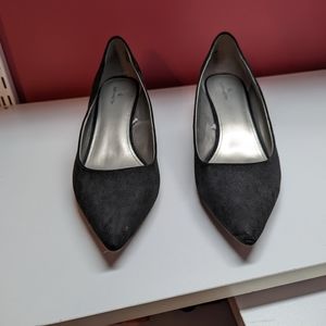 Worthington black pointy heels